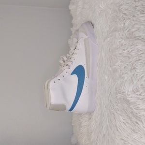 Nike Blazer Mid 77 Sneakers